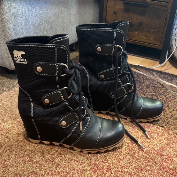 Sorel Women's Black lace up wedge Boots - Picture 1 of 7